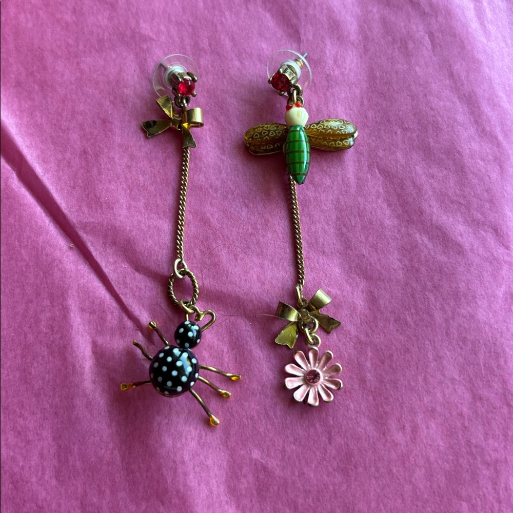 Betsey Johnson Y2K insect earrings